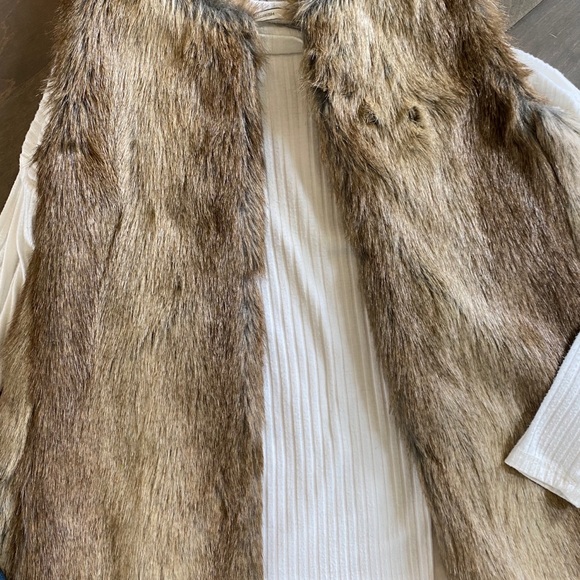 Zara Faux Fur Vest - Picture 2 of 8